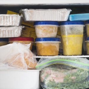 Hoe lang blijft eten goed in de vriezer? En tot wanneer kunt u het veilig eten?