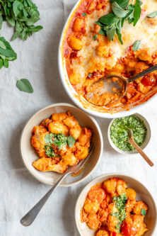 Gnocchi schotel met pesto en mozzarella