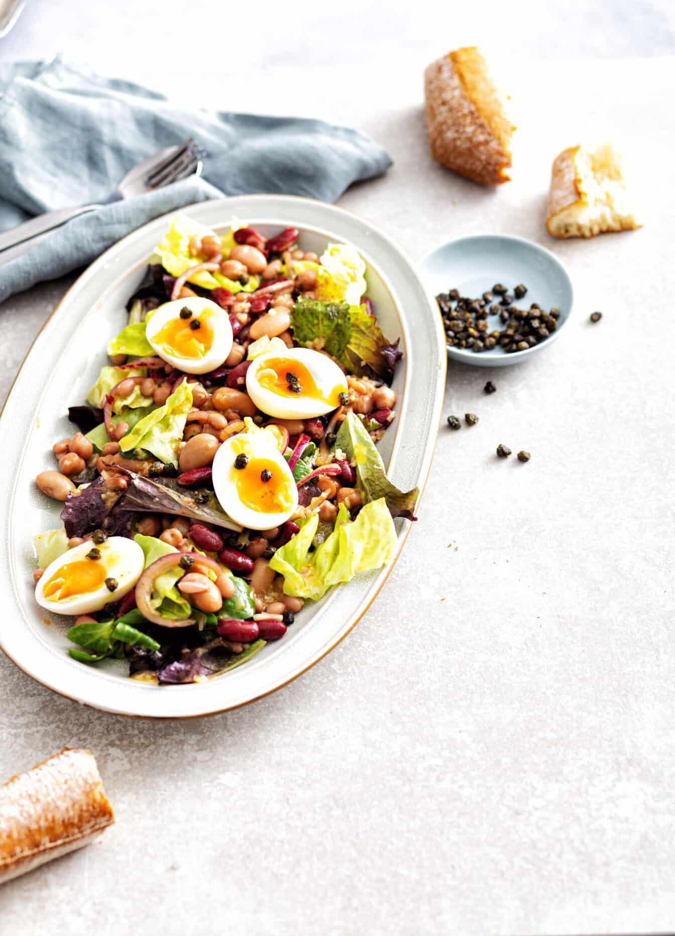 Recepten met kappertjes: salade bonen balsamico-uien krokante kappertjes