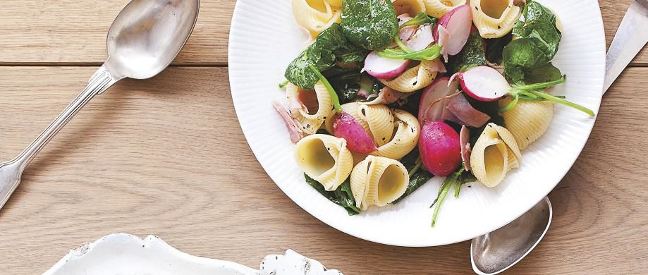 Snelle Pasta met gebakken ham en radijsjes