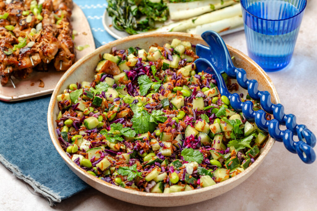 Crispy rice salade met kipsaté en gegrilde paksoi – Francesca Kookt