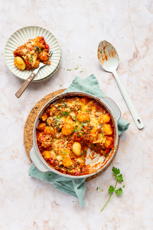 Krieltjesschotel met groenten en tomatensaus