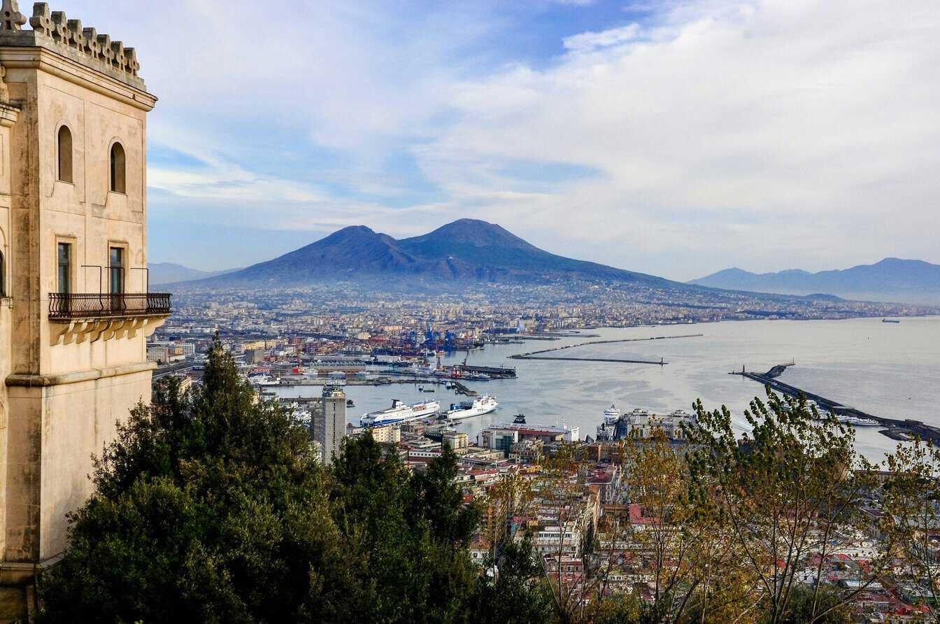 uitzicht over de Italiaanse stad Napels