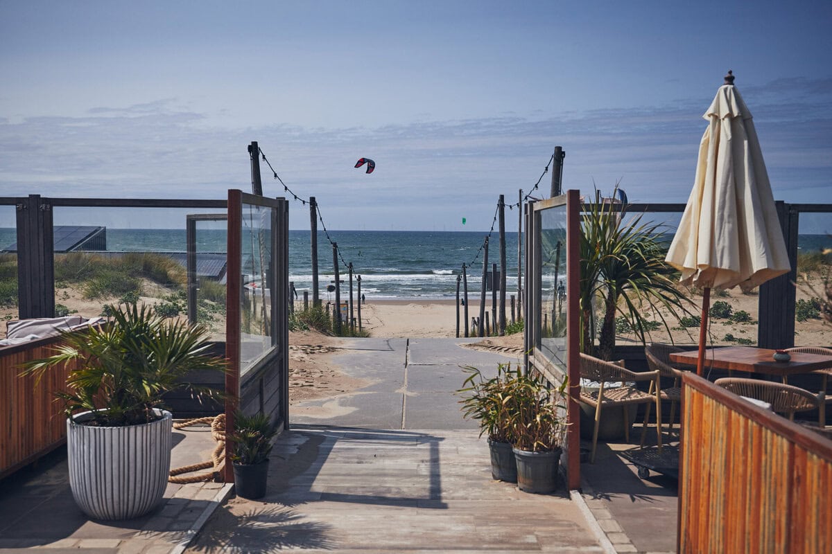 Uitzicht over het terras van Beachclub C in Noordwijk