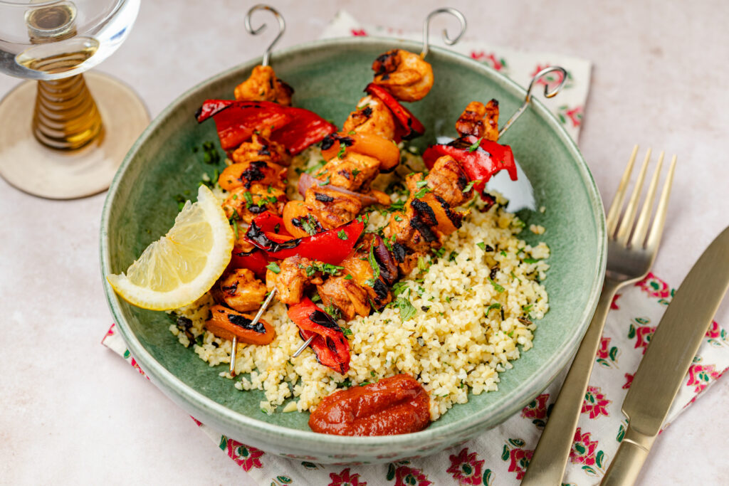 Kipspiesen met harissa, abrikoos en puntpaprika – Francesca Kookt